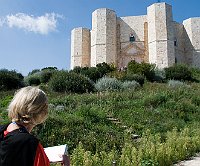 DSC 8932 Maud and at Castel del Monte